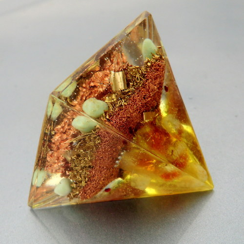 Orgonit A* Pyramida 5x4,5cm *Sluníčkový citrín* — foto 2