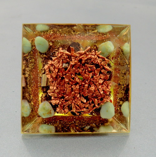 Orgonit A* Pyramida 5x4,5cm *Sluníčkový citrín* — foto 3