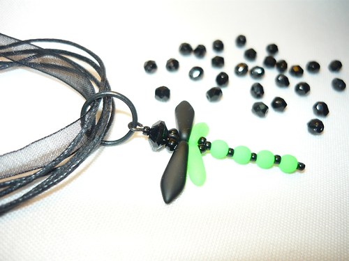 Neonově zelená vážka — foto 3