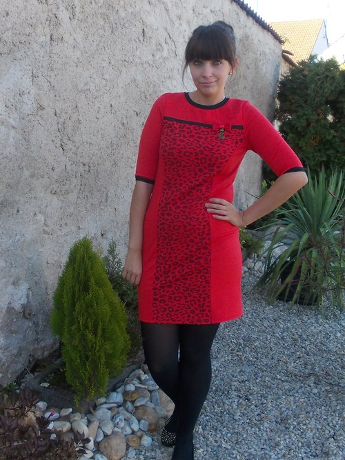Červené leopardí šaty — foto 4