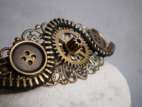 Steampunková spona do vlasů se zipem — foto 3