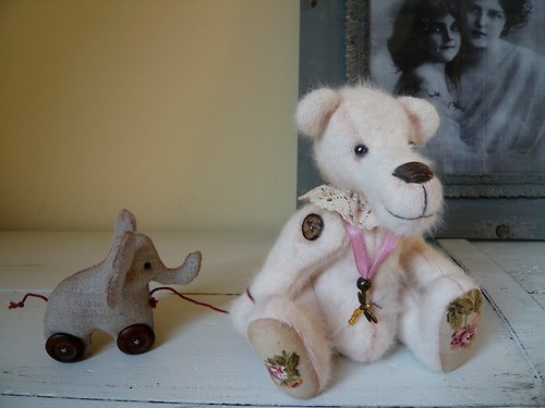 Medvědice Hermínka se slonem...:) — foto 3