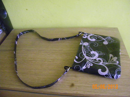 Černá s květy malinká — foto 2