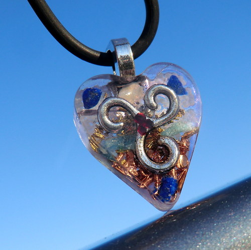 Orgonit (Sp7) *Triskelion* s granáty — foto 2