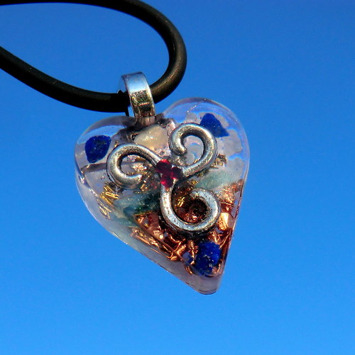 Orgonit (Sp7) *Triskelion* s granáty — foto 3