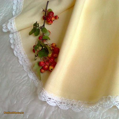 Oválový ubrus s háčkovanou krajkou — foto 2