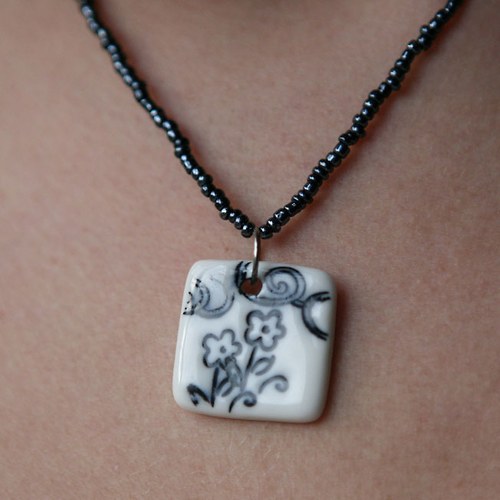Kousek léta (porcelánový přívěšek) — foto 2
