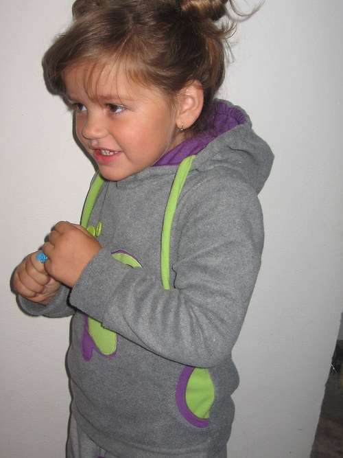 Mikinka s motýlkem — foto 3