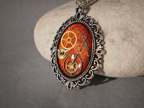 Oranžový steampunkový náhrdelník — foto 3