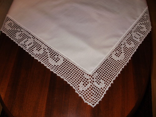 Bílá dečka s ornamentovým vzorem. — foto 2