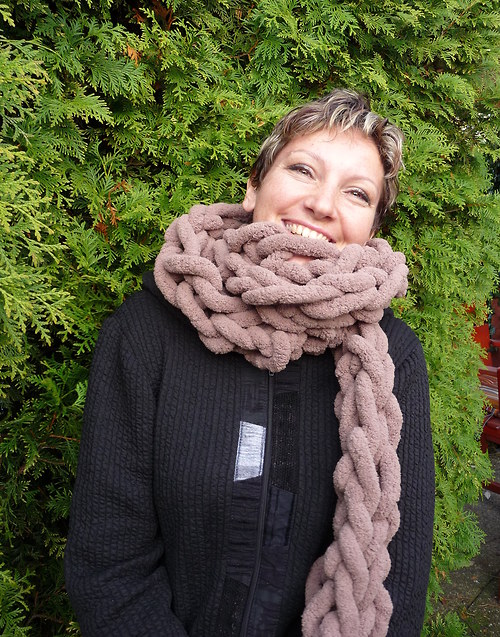 Ručně pletená šála (hnědá) — foto 5
