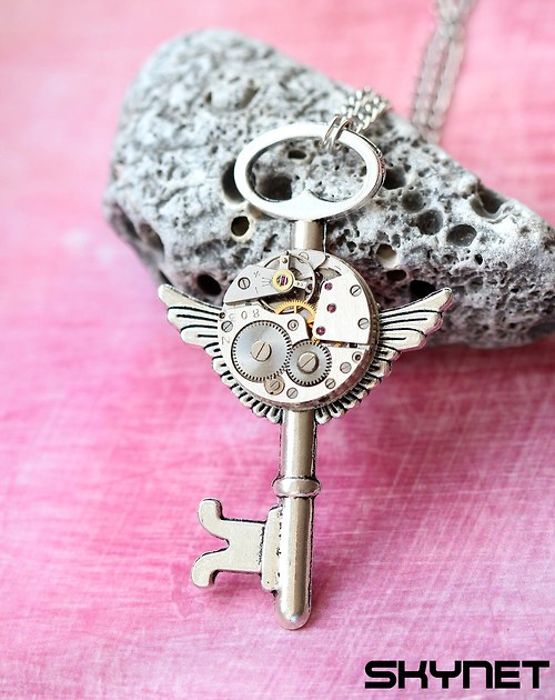 Okřídlený steampunkový klíček — foto 2