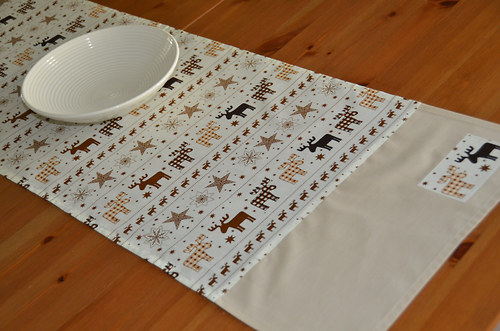 Běhoun s hnědými sobíky (40x130 cm) — foto 5