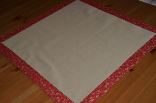 Režný s vínovým lemem (59x59 cm) — foto 2