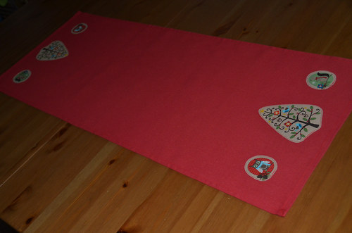 Vánoční běhoun – stromeček (102x41 cm) — foto 2