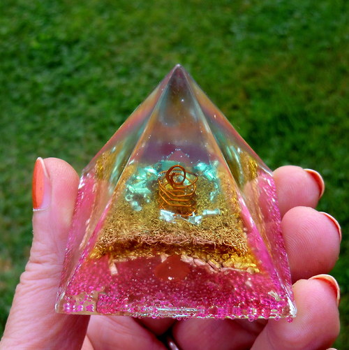 Orgonit - ČAKRY - pyramida 5x5cm — foto 2