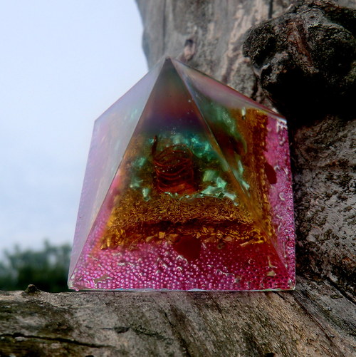Orgonit - ČAKRY - pyramida 5x5cm — foto 4