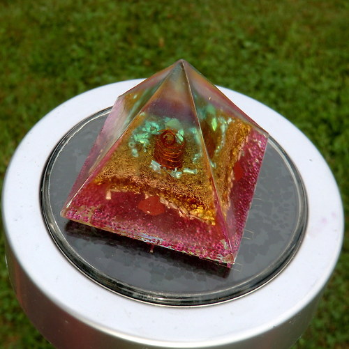 Orgonit - ČAKRY - pyramida 5x5cm — foto 6