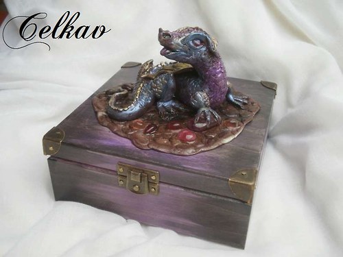 Dřevěná krabička s drakem — foto 2