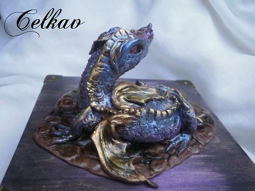 Dřevěná krabička s drakem — foto 5