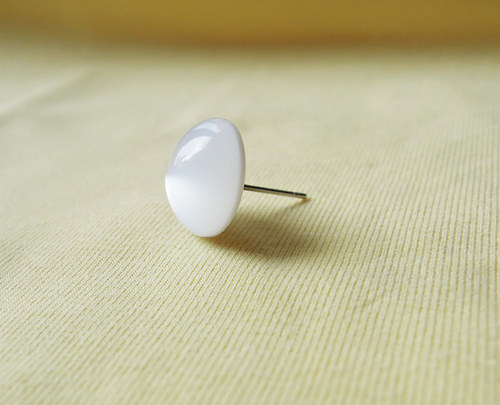 Bílé lesklé pecky 13mm (chirurgická ocel) — foto 5