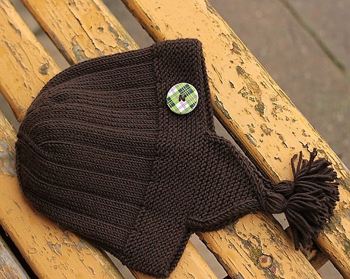 Čapka hnědá se střapečky — foto 3