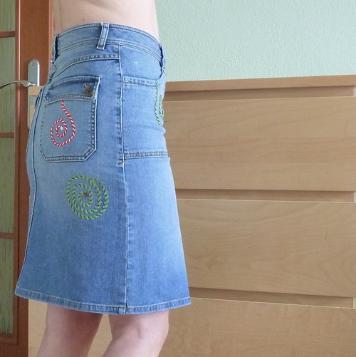 Džínová sukně se spirálami — foto 3
