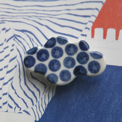 Oblačno a krásně (porcelánová brož) — foto 2