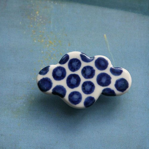 Oblačno a krásně (porcelánová brož) — foto 3