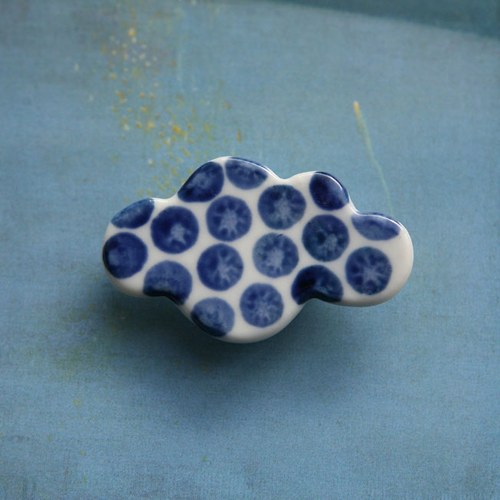 Oblačno a krásně (porcelánová brož) — foto 4