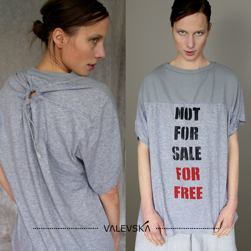 NOT FOR SALE, šedé maxi triko — foto 3