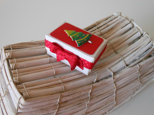 ČERVENÁ STROMEČKOVÁ - mini dárková krabička — foto 2