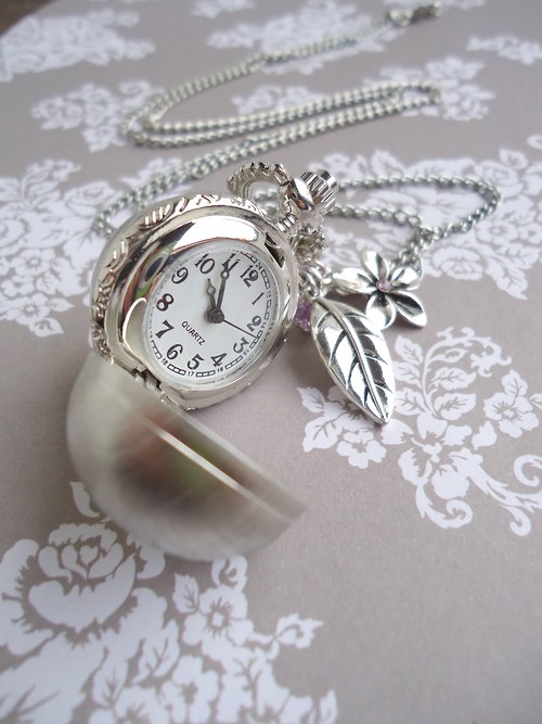 Náhrdelník s hodinkami " Silver Flower " — foto 4
