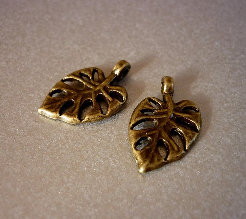 P23 / děravý list / 20x12x2mm/ 2 ks — foto 4