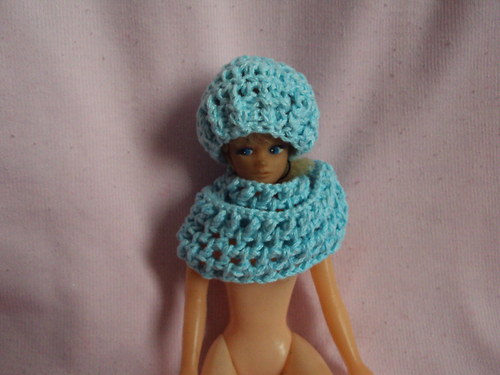 Nákrčník s čepičkou pro Barbie — foto 2
