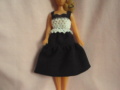 Černá sukýnka pro panenku Barbie I — foto 2