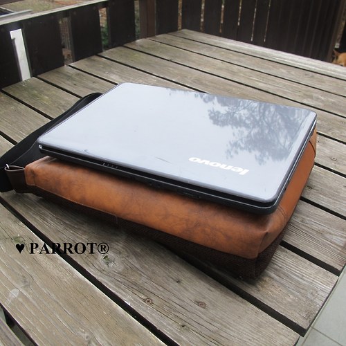 RETRO BRNO - No.9 na notebook - PARROT® — foto 5