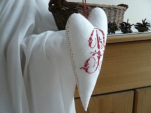 Srdíčko s výšivkou "B" — foto 3