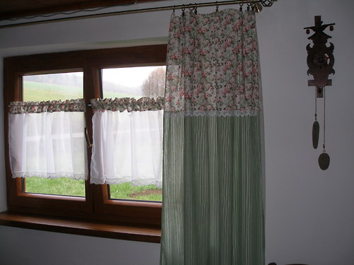 Záclonka Růže — foto 2