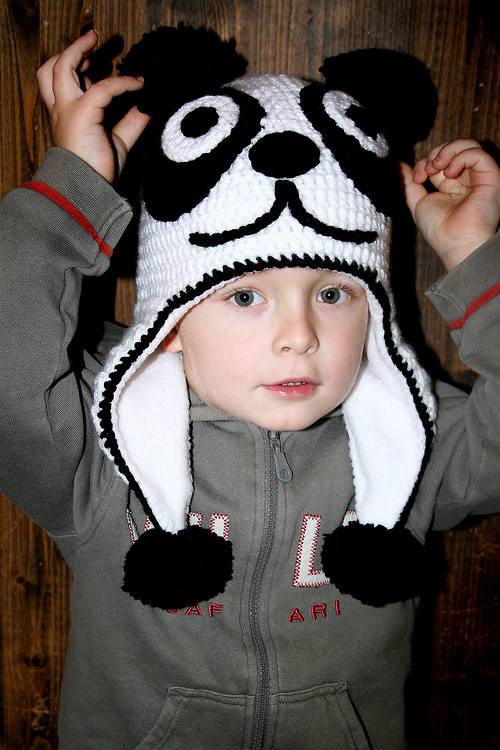 Háčkovaná ušanka Panda — foto 2