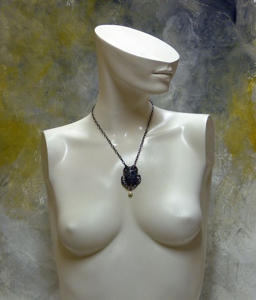Brouček obsidiánový — foto 3
