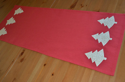 Vánoční běhoun – stromky (99x39 cm) — foto 2