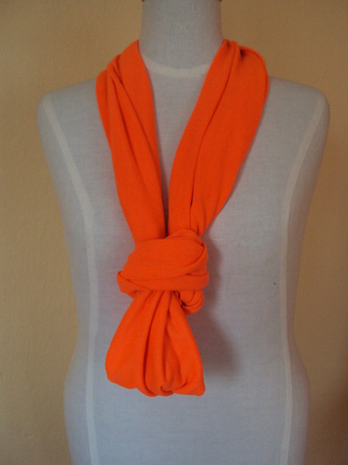Oranžový nákrčník — foto 3