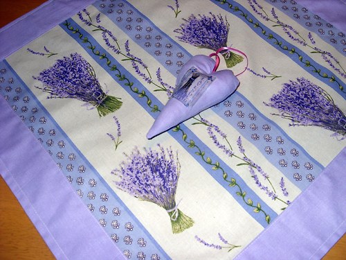Levandulový středový ubrus — foto 3