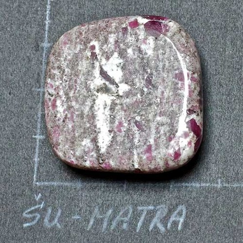 Rubín v mateční hornině — foto 2