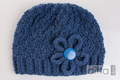 Ta modrá s kytkou a knoflíkem — foto 4