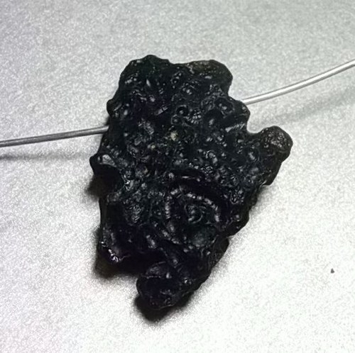Tektit s průvlekem 690 — foto 2