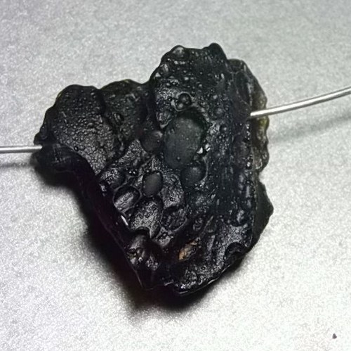 Tektit s průvlekem 691 — foto 2