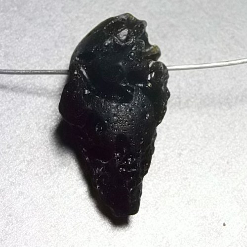 Tektit s průvlekem 692 — foto 2