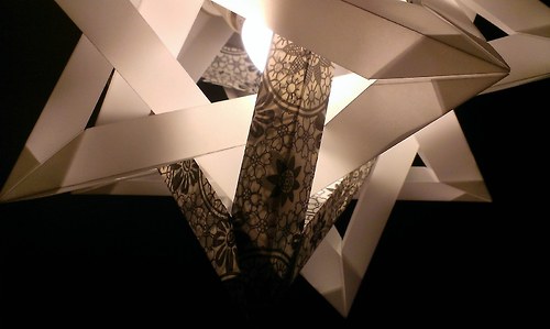 Papírový lustr - "háčkovaný" — foto 3